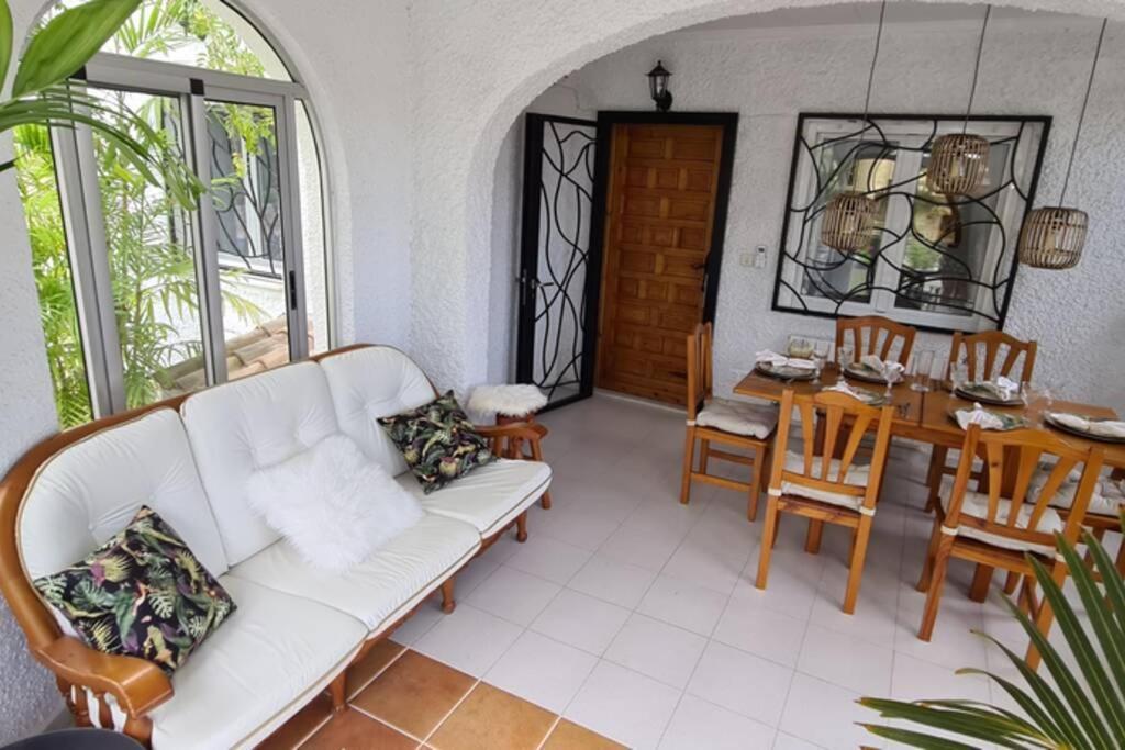 Tropical Paradise Villa in Torrevieja Exterior foto