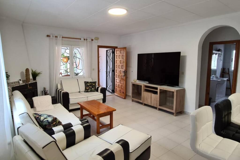Tropical Paradise Villa in Torrevieja Exterior foto