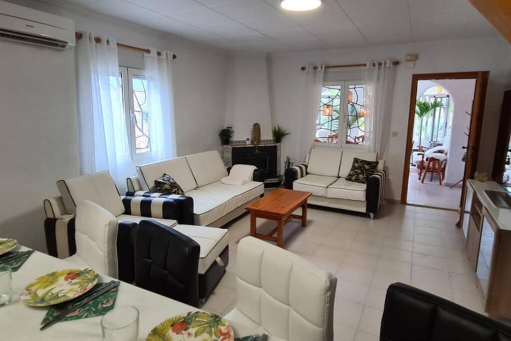 Tropical Paradise Villa in Torrevieja Exterior foto